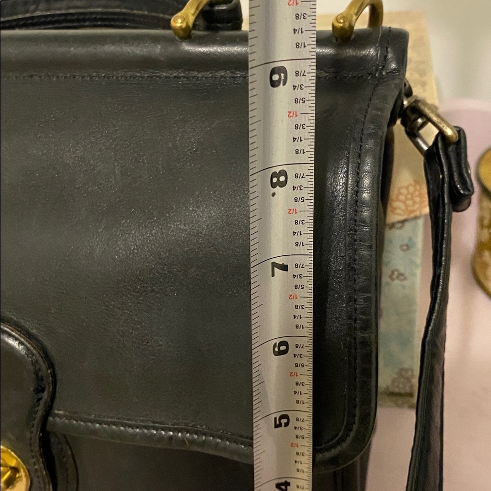 Coach Classic Black Leather Willis Handbag. Good condition. No original strap - Picture 11 of 11